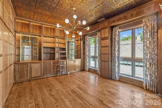 Building Photo - 1172 Queens Rd