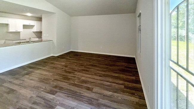 Building Photo - Lovely 4-Bedroom Home Near Ivanhoe Park / ...