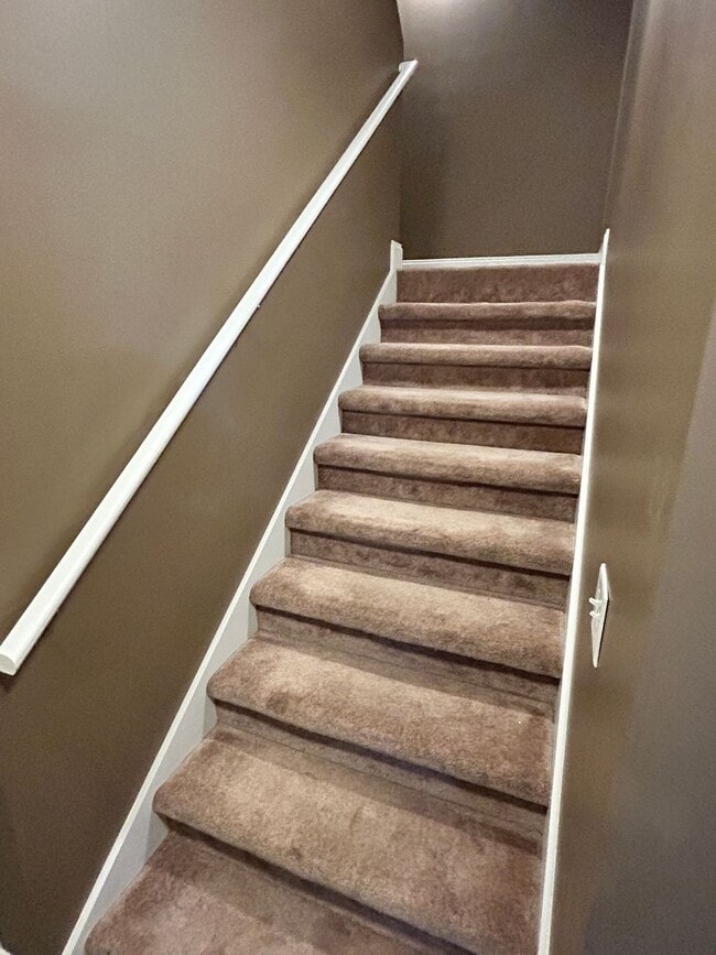 Building Photo - 310 Oak Vista Dr