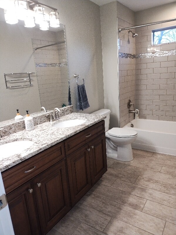 Building Photo - 208 Custer Ave