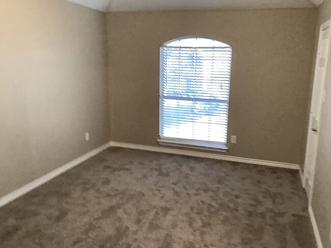 Building Photo - 107 Monticello Dr