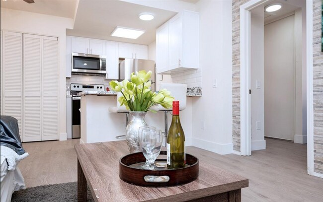 Building Photo - 1 Bed / 1 Bath Apartment for Rent in San Ysidro – $1,799/mo