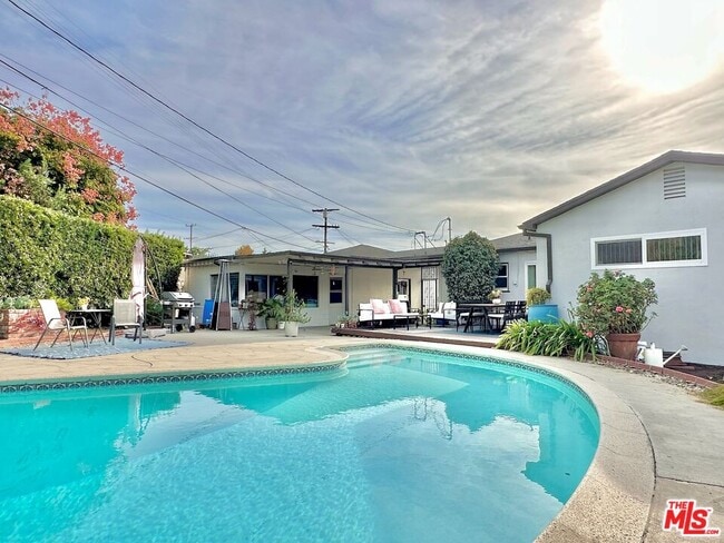 Primary Photo - 2132 Mcpherson Pl