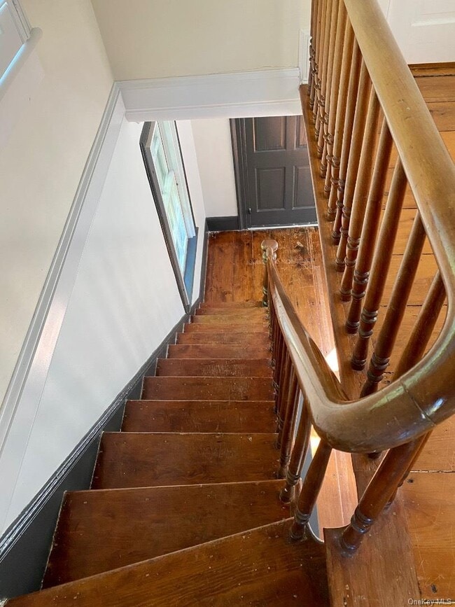 Building Photo - 20 Quogue St