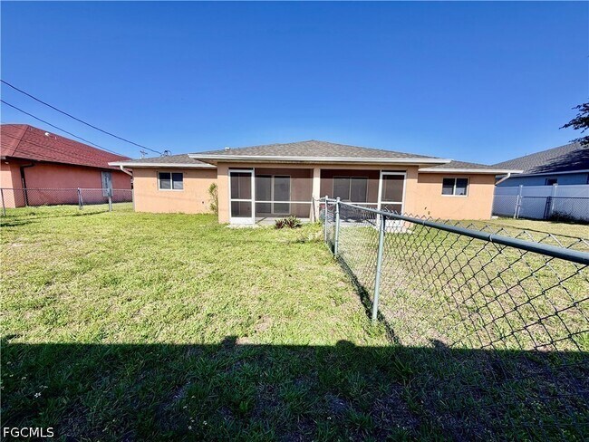 Building Photo - 109 NE 16th Pl