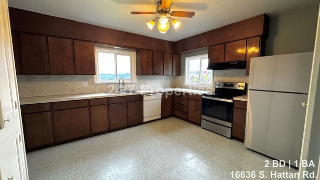 Building Photo - 2BD | 1BA Farmhouse with Garage, Shop, Sauna! - Oregon City