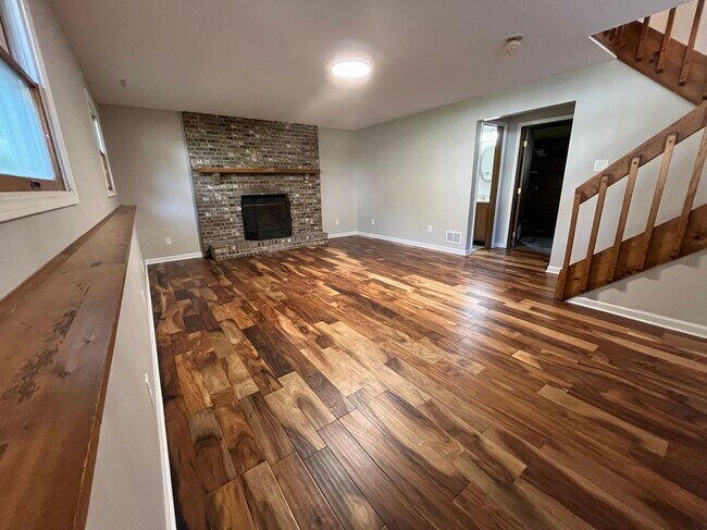 Building Photo - 852 Burr Oak Dr