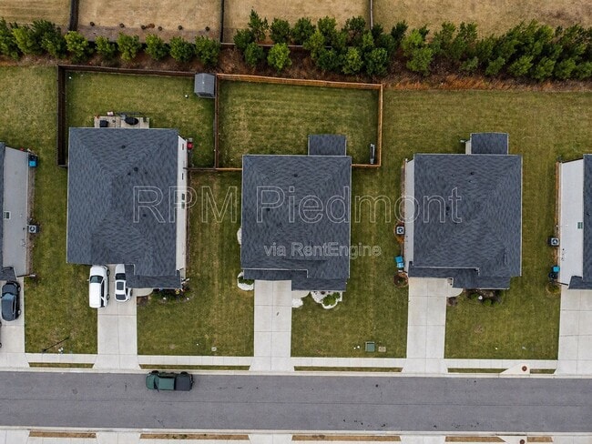 Building Photo - 760 Sara Mdw Rd