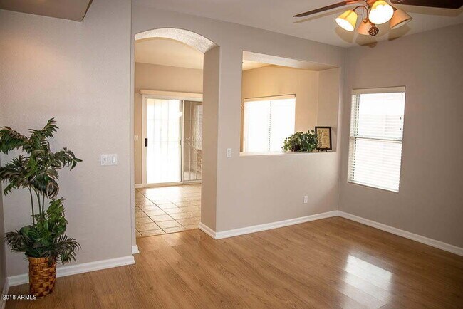 Building Photo - San Tan Ranch Beauty