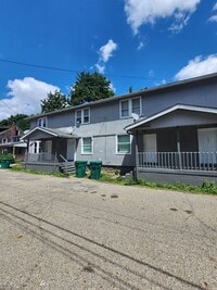 Building Photo - 2 Bedroom Townhome For Rent on Oak Ave