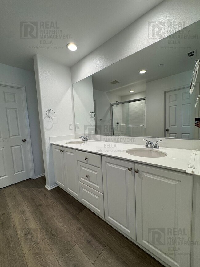 Building Photo - 2807 Moonshimmer St