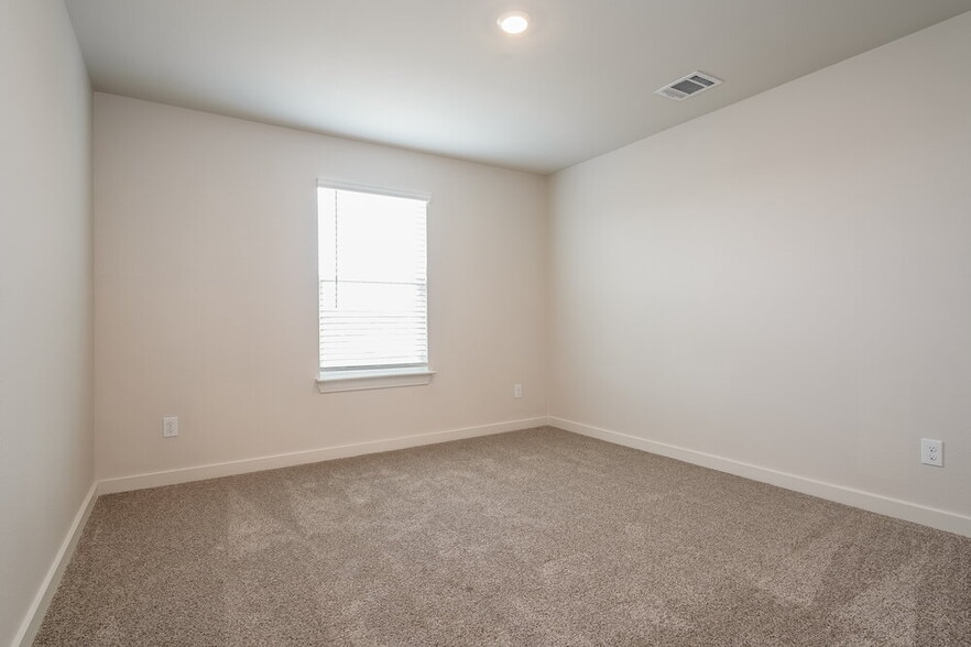 Building Photo - 1540 Harvester Dr