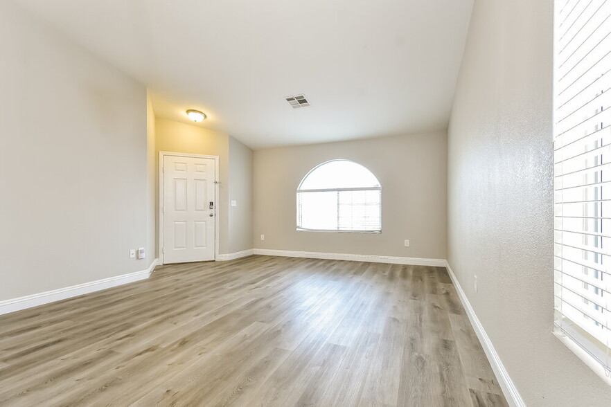 Building Photo - 3705 Iverson Ln