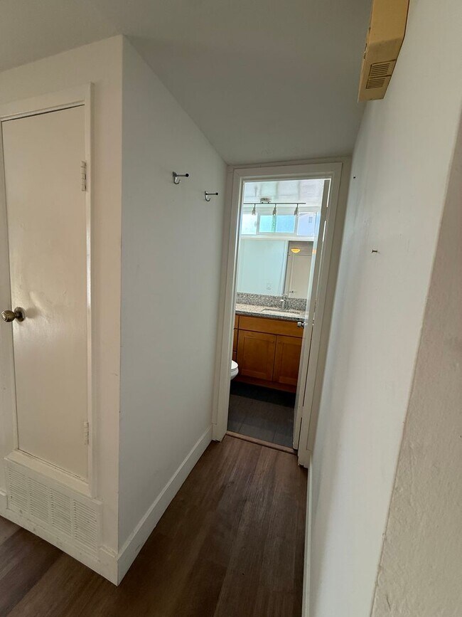 Building Photo - Paradise Manor Condo for lease