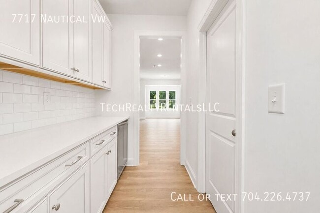 Building Photo - 7717 Nautical View