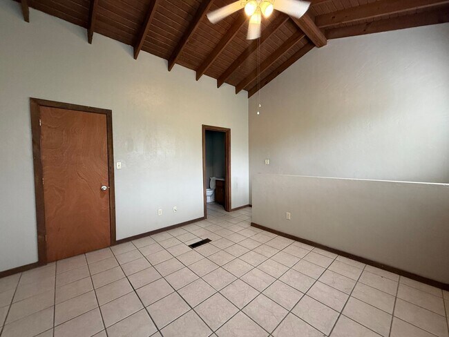 Building Photo - 2 story townhome bear CASCADES PARK w/ W/D