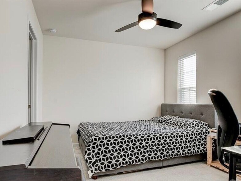 Building Photo - 4107 Hickory View Dr