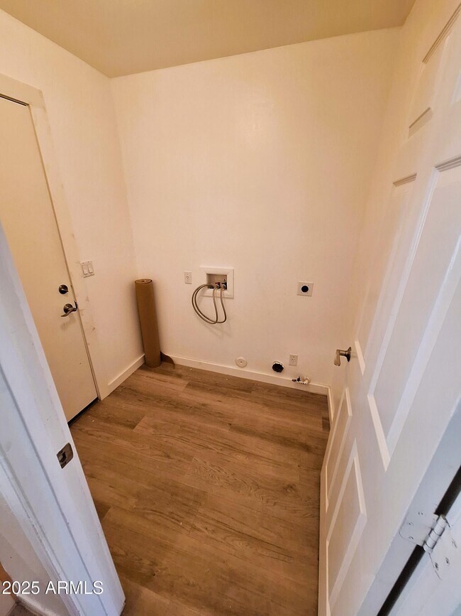 Building Photo - 8136 W Stella Ave