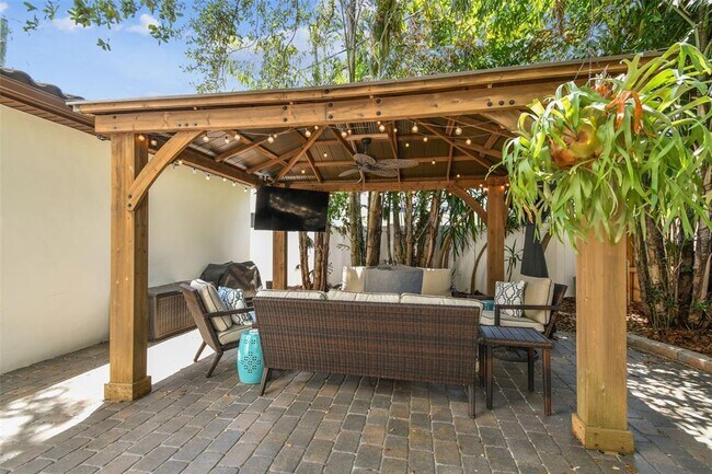 Building Photo - 134 Chesapeake Ave