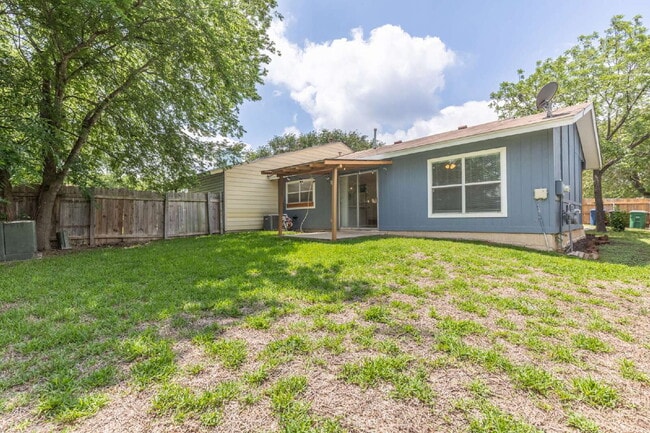 Building Photo - 1366 Bayou Dr