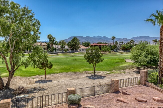 Building Photo - POOL HOME WITH LUSCIOUS GOLF COURSE & MAJE...