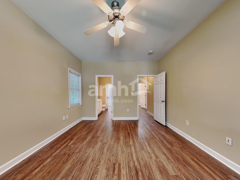 Building Photo - 3150 Glenshire Dr