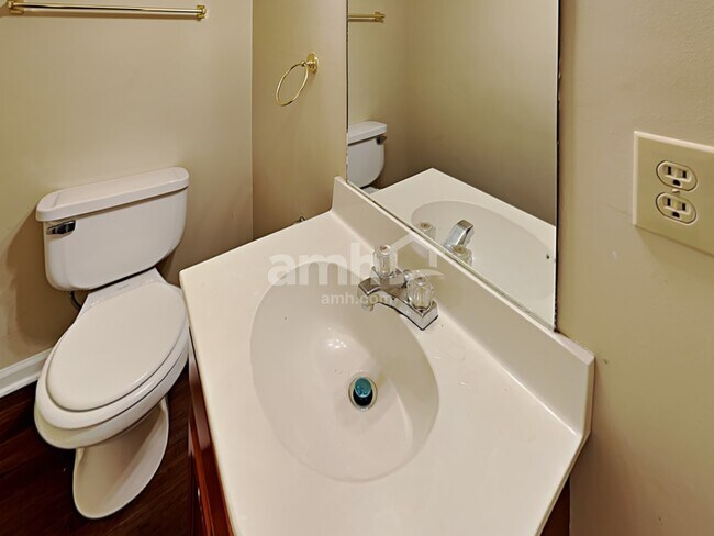 Building Photo - 214 St Lukes Ln