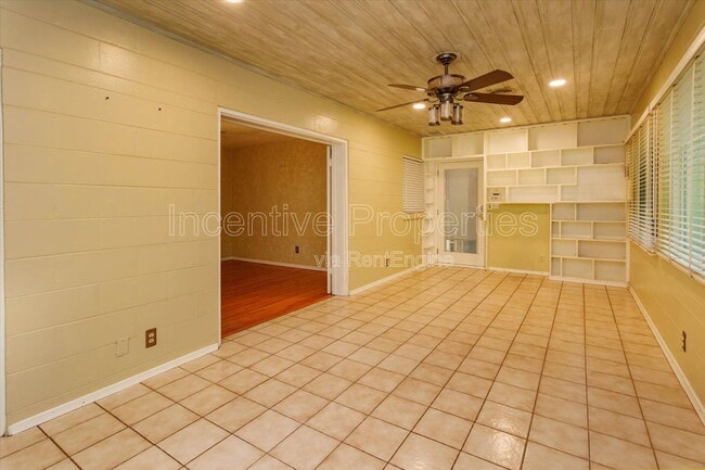 Building Photo - 816 Putnam Ave