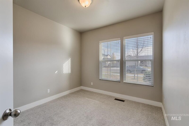 Building Photo - 1115 W Olds River Dr