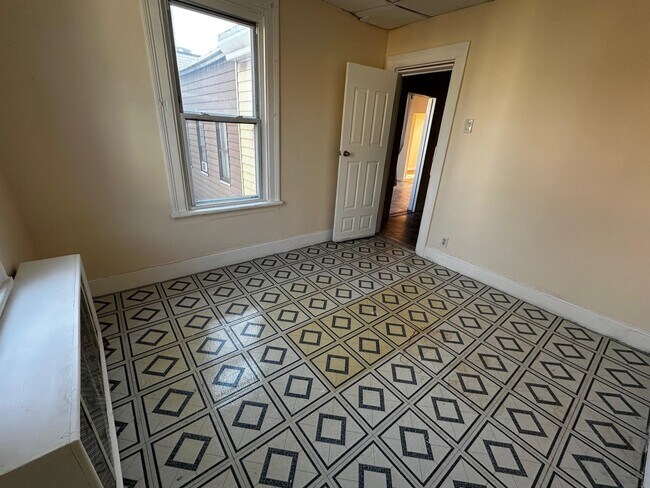 Building Photo - 28 Lincoln St