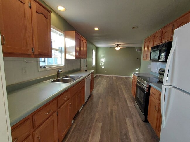 Building Photo - 2 Bedroom Home