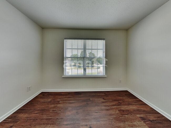 Building Photo - 1120 Birch Hill Dr