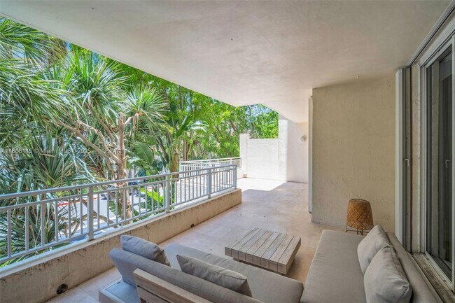 Building Photo - 765 Crandon Blvd