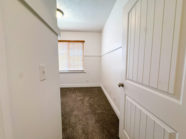 Building Photo - 248 S 550 W