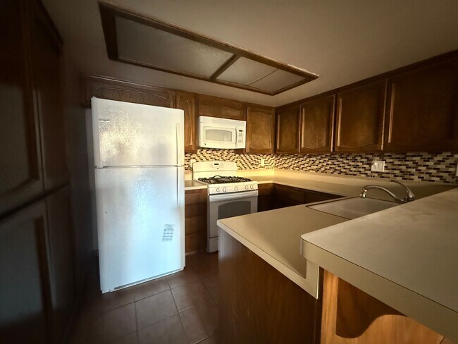 Building Photo - 1 Br Condo on lower level! Gated community