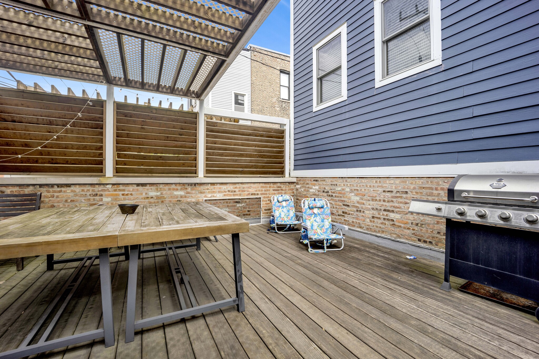 Building Photo - 2522 N Burling St