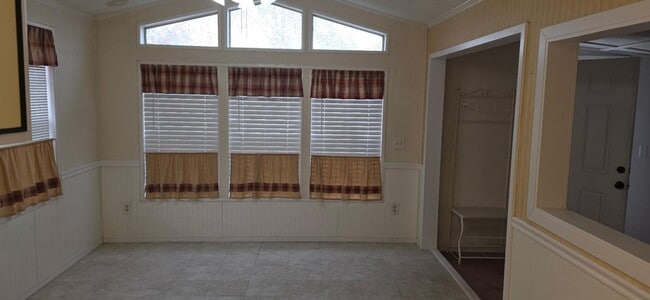 Building Photo - 163 Monarch Ln