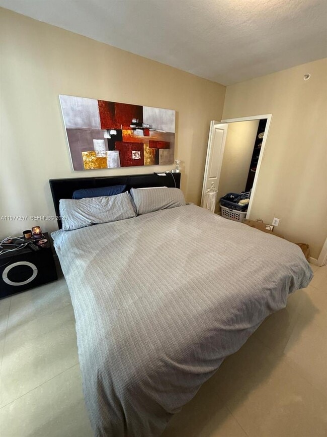 Building Photo - 170 SE 14th St