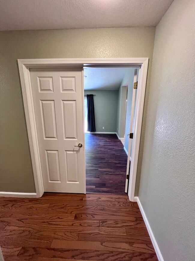 Building Photo - 654 Winery Ct