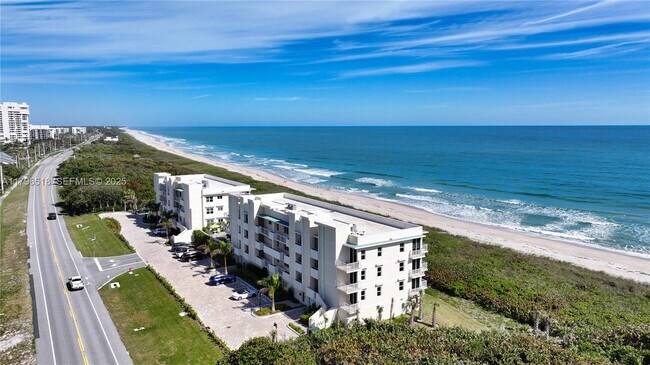 Building Photo - 4810 N Hwy A1A