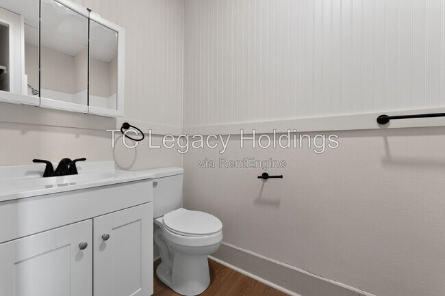 Building Photo - 502 Cottage Ave