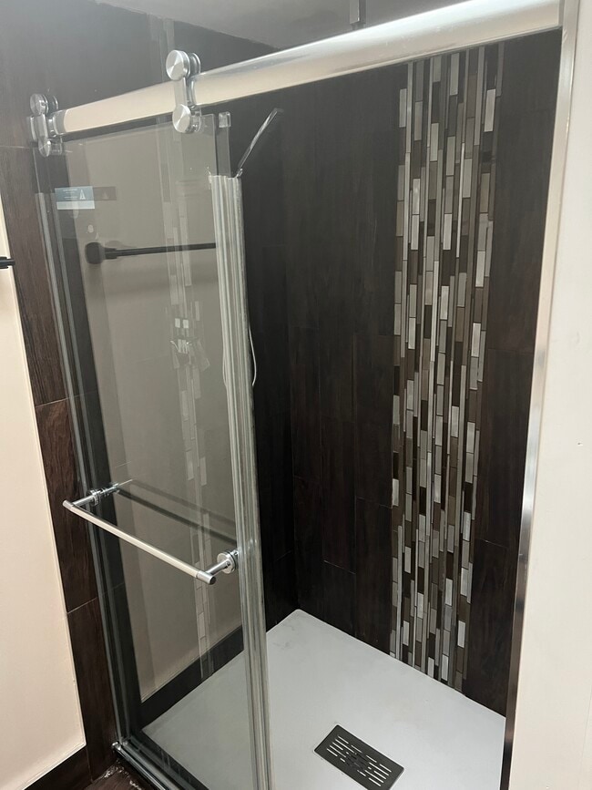 Building Photo - 61 Warwick Rd