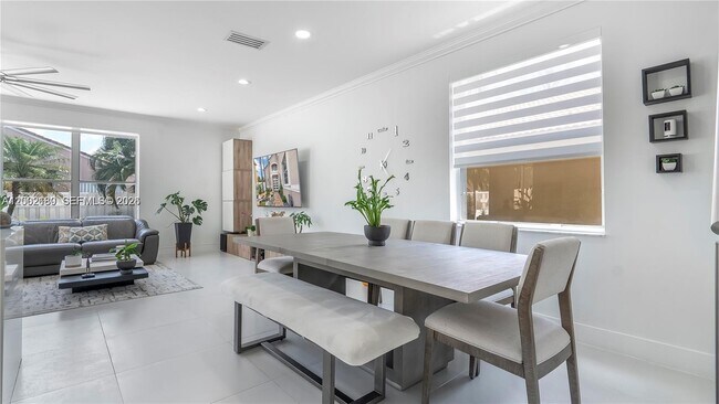 Building Photo - 321 SW 194th Ave