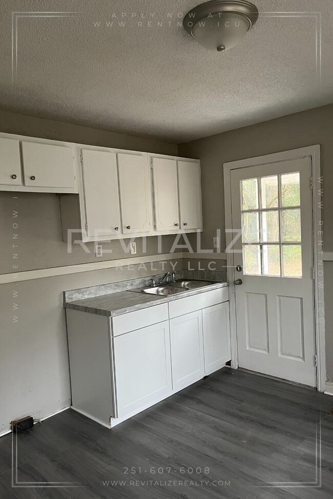 Building Photo - 2 Bed/1 Bath Home in Mobile!