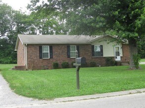 Building Photo - 1166 Meadowview Dr