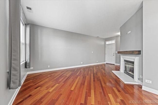 Building Photo - 450 Majestic Ln