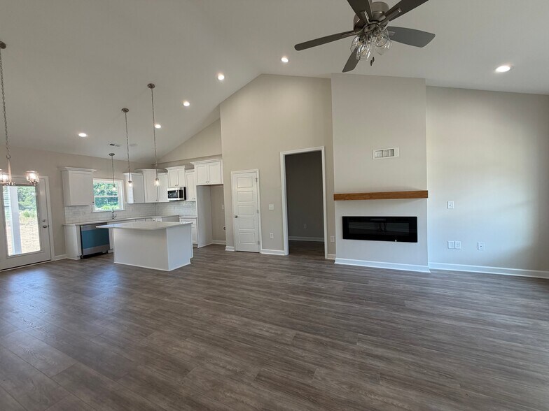 Building Photo - 407 Creeks Edge Dr