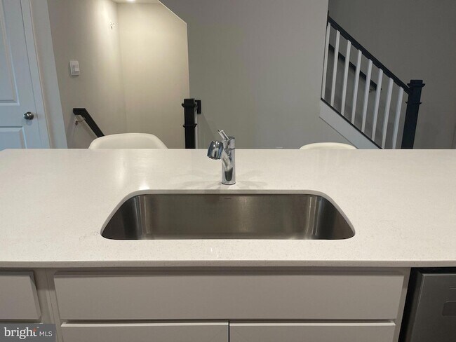 Building Photo - 10622 Meridian Hill Way