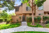 Building Photo - Gorgeous 2 Bed, 2.5 Bath End-Unit Home Available NOW in Aliso Viejo!