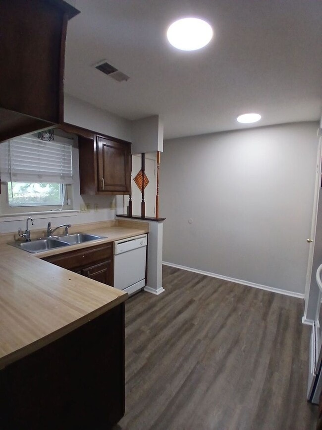 Building Photo - Freshly Transformed 3 bedroom home - Open To Section 8